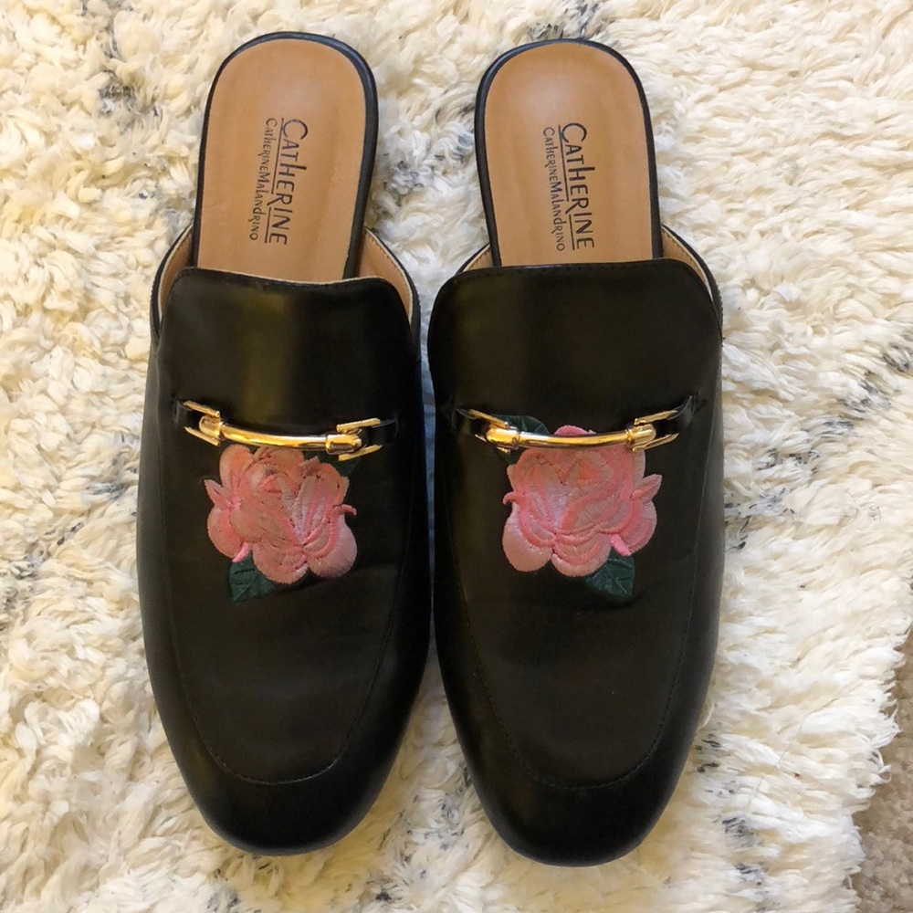 Beautiful rose embroidered loafers! Size 7 1/2🌸